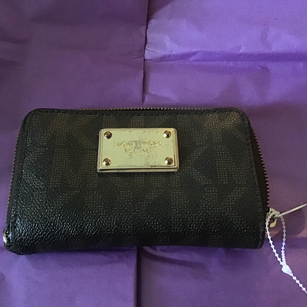 Michael Kors MK Canvas Zip Around Wallet